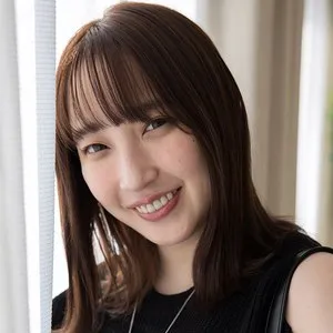 ニナ(28)